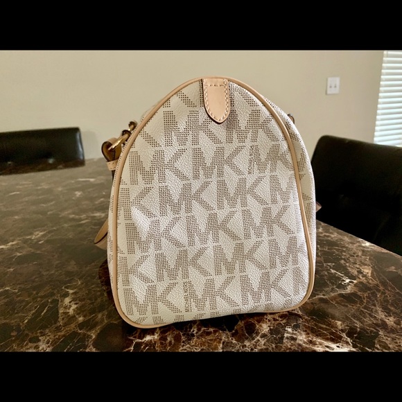 Michael Kors signature grayson medium satchel - Picture 5 of 8